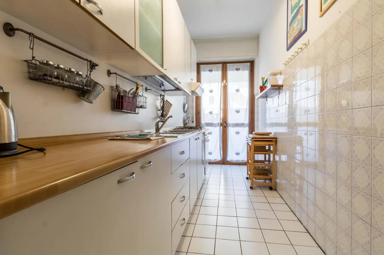 Altido Quiet Apt For 4 With Terrace Near Train Station Lejlighed Milano