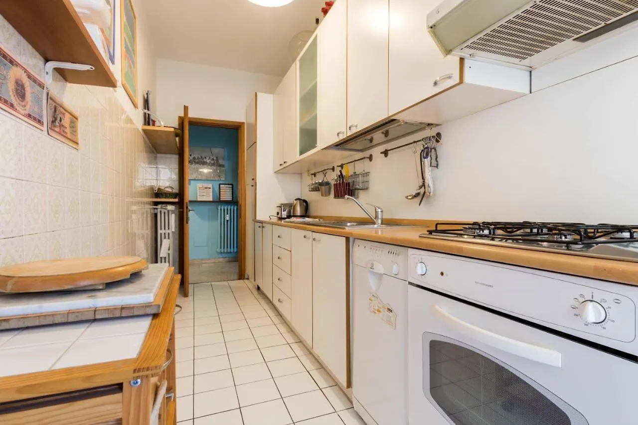 Altido Quiet Apt For 4 With Terrace Near Train Station Lejlighed Milano